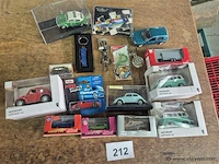 Lot volgens foto's - afbeelding 1 van  4
