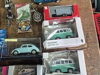 Lot volgens foto's - afbeelding 2 van  4
