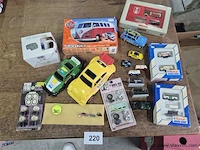 Lot volgens foto's - afbeelding 1 van  8