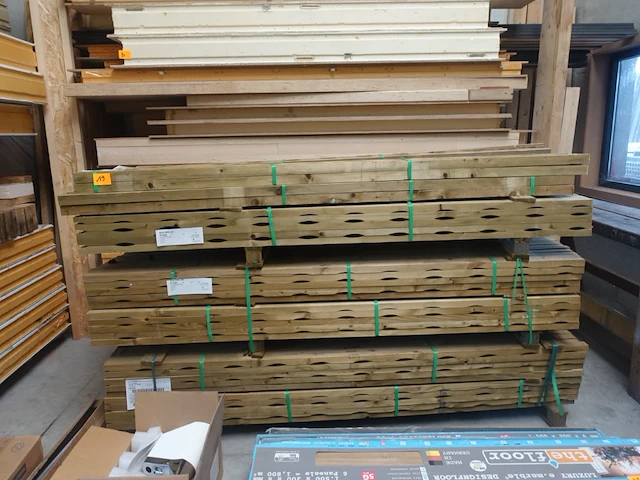 Lot vuren fsc achterhout geventileerd - afbeelding 1 van  4
