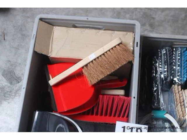 Lot wasknijpers plus vuilblikken - afbeelding 3 van  3