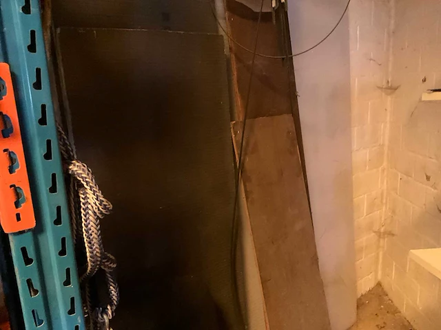 Lot werkgereedschappen inclusief rekken en inhoud - afbeelding 108 van  343