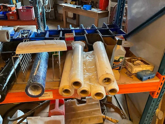 Lot werkgereedschappen inclusief rekken en inhoud - afbeelding 10 van  343