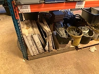 Lot werkgereedschappen inclusief rekken en inhoud - afbeelding 111 van  343