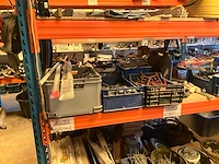 Lot werkgereedschappen inclusief rekken en inhoud - afbeelding 112 van  343