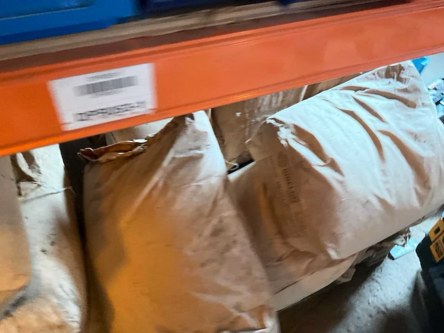 Lot werkgereedschappen inclusief rekken en inhoud - afbeelding 124 van  343