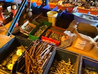 Lot werkgereedschappen inclusief rekken en inhoud - afbeelding 132 van  343