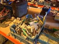 Lot werkgereedschappen inclusief rekken en inhoud - afbeelding 137 van  343