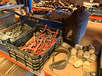 Lot werkgereedschappen inclusief rekken en inhoud - afbeelding 138 van  343