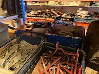 Lot werkgereedschappen inclusief rekken en inhoud - afbeelding 139 van  343