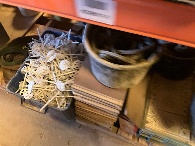Lot werkgereedschappen inclusief rekken en inhoud - afbeelding 141 van  343