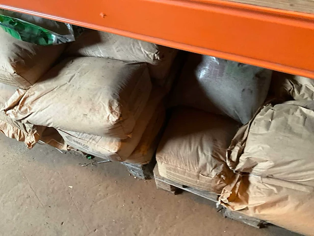 Lot werkgereedschappen inclusief rekken en inhoud - afbeelding 148 van  343