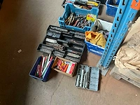Lot werkgereedschappen inclusief rekken en inhoud - afbeelding 151 van  343