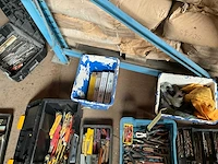 Lot werkgereedschappen inclusief rekken en inhoud - afbeelding 155 van  343