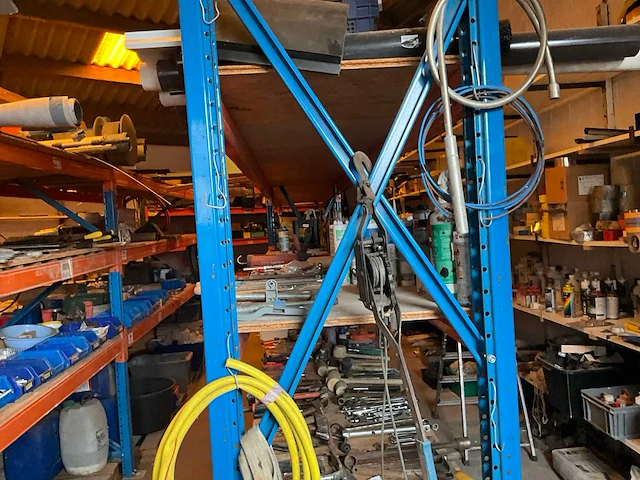 Lot werkgereedschappen inclusief rekken en inhoud - afbeelding 168 van  343