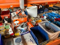 Lot werkgereedschappen inclusief rekken en inhoud - afbeelding 170 van  343