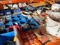 Lot werkgereedschappen inclusief rekken en inhoud - afbeelding 172 van  343