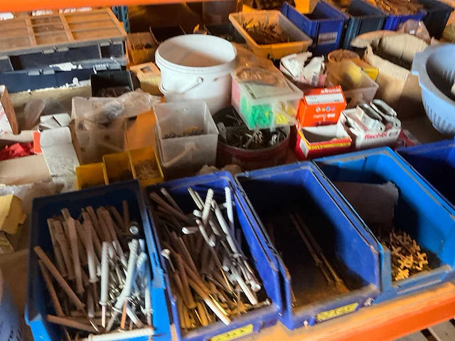 Lot werkgereedschappen inclusief rekken en inhoud - afbeelding 174 van  343