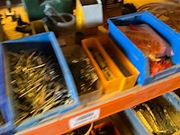 Lot werkgereedschappen inclusief rekken en inhoud - afbeelding 181 van  343