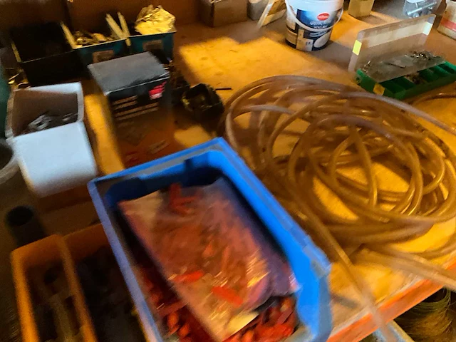 Lot werkgereedschappen inclusief rekken en inhoud - afbeelding 182 van  343