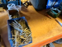 Lot werkgereedschappen inclusief rekken en inhoud - afbeelding 185 van  343