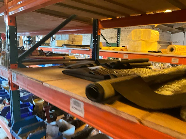 Lot werkgereedschappen inclusief rekken en inhoud - afbeelding 194 van  343