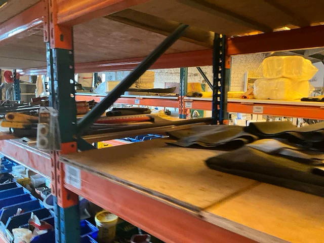 Lot werkgereedschappen inclusief rekken en inhoud - afbeelding 195 van  343