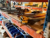 Lot werkgereedschappen inclusief rekken en inhoud - afbeelding 196 van  343