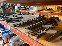 Lot werkgereedschappen inclusief rekken en inhoud - afbeelding 198 van  343