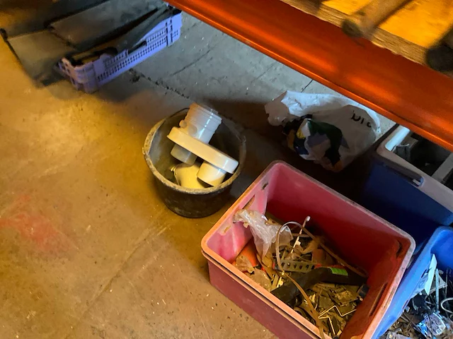 Lot werkgereedschappen inclusief rekken en inhoud - afbeelding 207 van  343