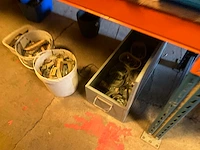 Lot werkgereedschappen inclusief rekken en inhoud - afbeelding 209 van  343