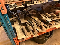 Lot werkgereedschappen inclusief rekken en inhoud - afbeelding 211 van  343