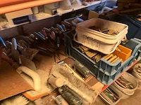 Lot werkgereedschappen inclusief rekken en inhoud - afbeelding 214 van  343