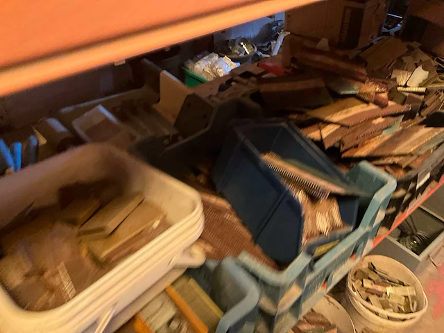 Lot werkgereedschappen inclusief rekken en inhoud - afbeelding 215 van  343
