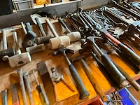 Lot werkgereedschappen inclusief rekken en inhoud - afbeelding 223 van  343