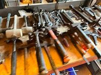 Lot werkgereedschappen inclusief rekken en inhoud - afbeelding 224 van  343