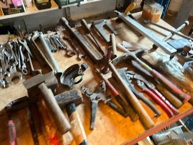 Lot werkgereedschappen inclusief rekken en inhoud - afbeelding 225 van  343