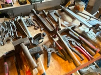 Lot werkgereedschappen inclusief rekken en inhoud - afbeelding 225 van  343