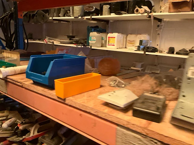 Lot werkgereedschappen inclusief rekken en inhoud - afbeelding 245 van  343