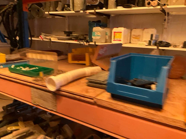 Lot werkgereedschappen inclusief rekken en inhoud - afbeelding 247 van  343