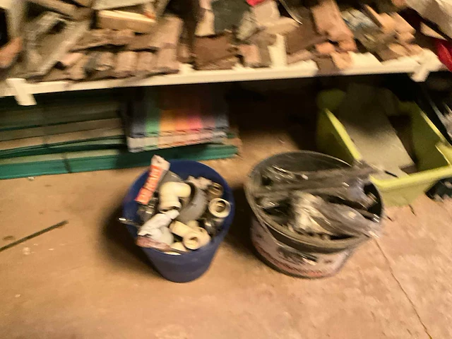 Lot werkgereedschappen inclusief rekken en inhoud - afbeelding 253 van  343