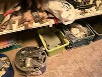 Lot werkgereedschappen inclusief rekken en inhoud - afbeelding 254 van  343