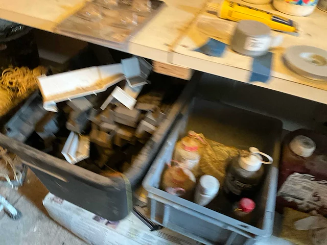 Lot werkgereedschappen inclusief rekken en inhoud - afbeelding 265 van  343
