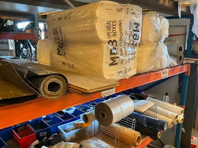 Lot werkgereedschappen inclusief rekken en inhoud - afbeelding 26 van  343