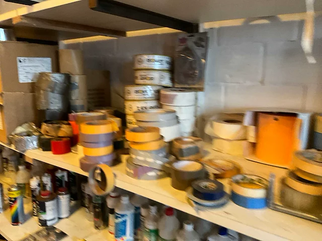 Lot werkgereedschappen inclusief rekken en inhoud - afbeelding 306 van  343