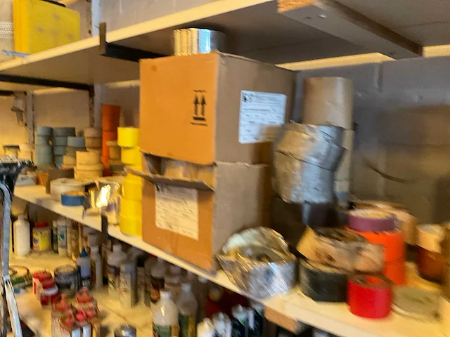 Lot werkgereedschappen inclusief rekken en inhoud - afbeelding 308 van  343