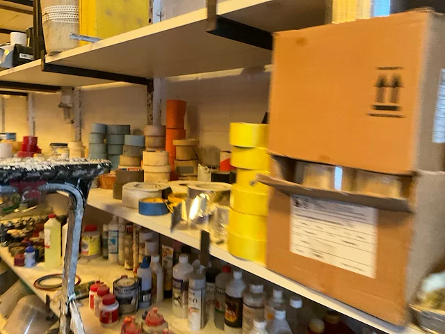Lot werkgereedschappen inclusief rekken en inhoud - afbeelding 309 van  343