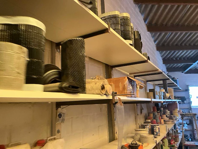 Lot werkgereedschappen inclusief rekken en inhoud - afbeelding 329 van  343