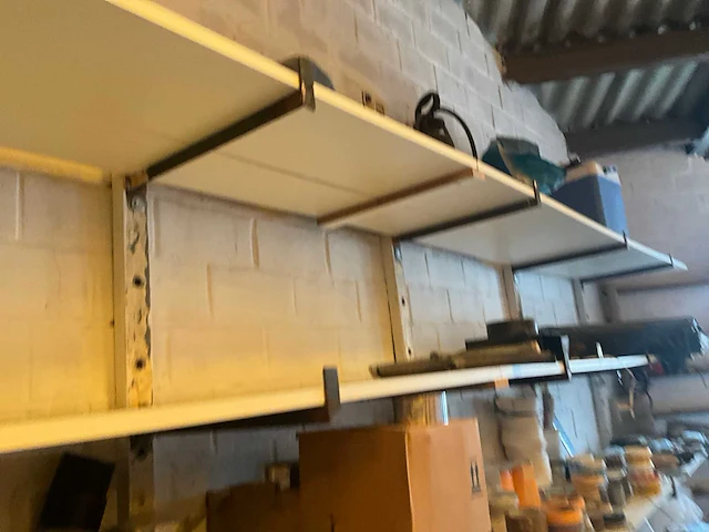 Lot werkgereedschappen inclusief rekken en inhoud - afbeelding 334 van  343