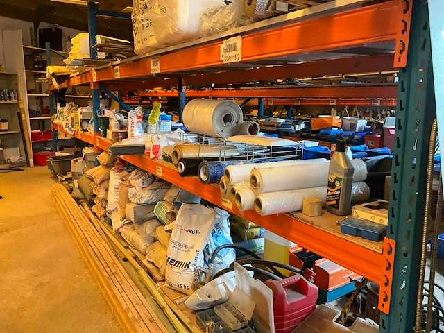 Lot werkgereedschappen inclusief rekken en inhoud - afbeelding 341 van  343